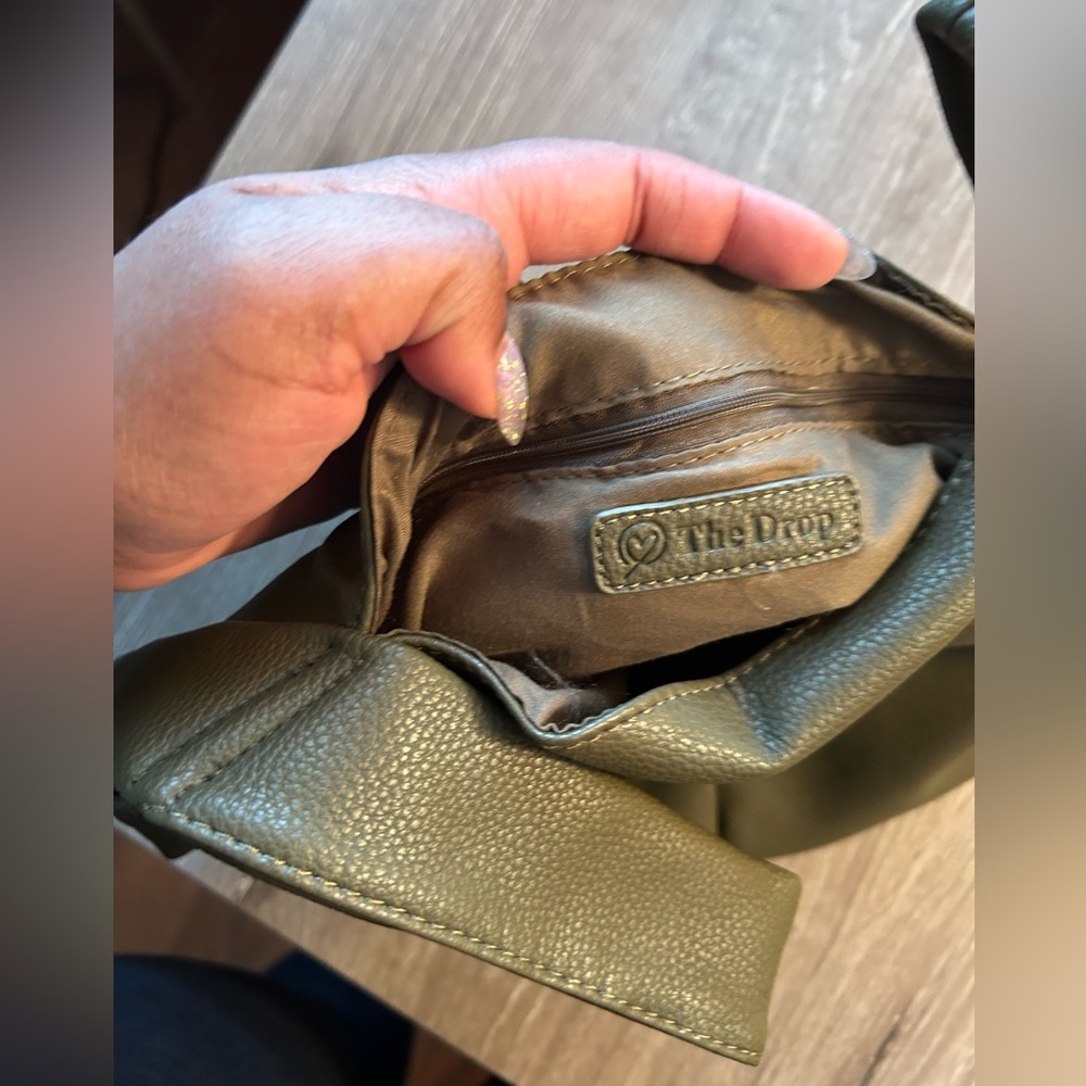 The Drop Women’s “Avalon” Small Tote bag in olive - Picture 5 of 9